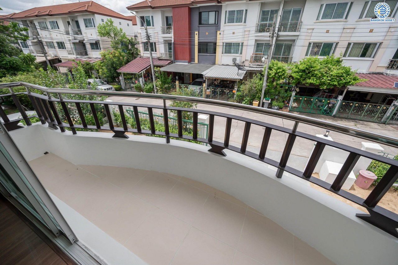 บ้านมือสองตกแต่งใหม่ โครงการ ศุภาลัยพาร์ควิลล์2 พหลโยธิน48 เนื้อที่ 71.6 ตร.ว. ฟังก์ชัน 3 ห้องนอน 4 ห้องน้ำ 1 ห้องแม่บ้าน จอดรถได้ 2 คัน บนทำเลเดินทางสะดวกเชื่อมต่อถนนสายไหม, ถนนลำลูกกา, ถนนพหลโยธิน ใกล้รถไฟฟ้าสายสีเขียว "สถานีสายหยุด" และทางด่วน "ฉลองรัช"